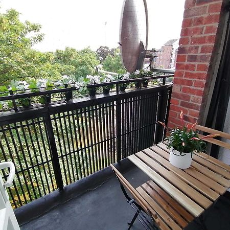 White City Apartment, Your London Stay Exterior photo