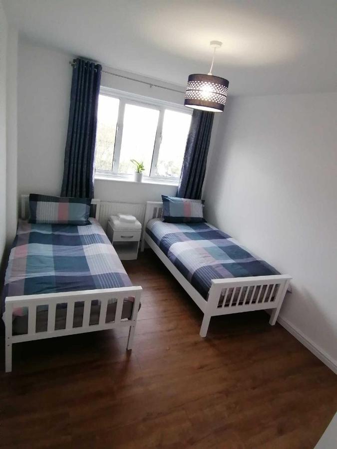 White City Apartment, Your London Stay Exterior photo