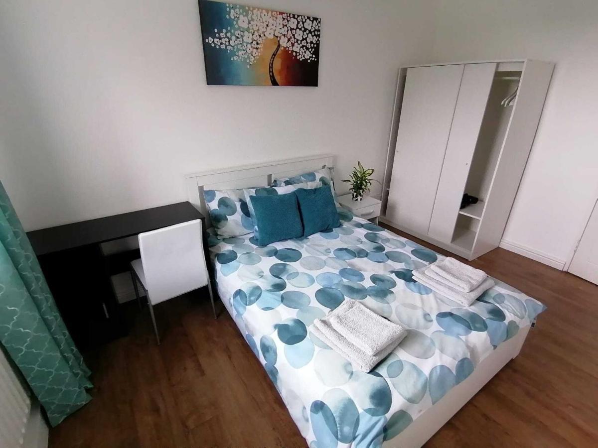 White City Apartment, Your London Stay Exterior photo